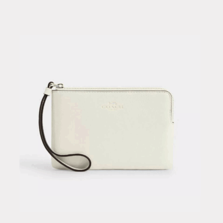 COACH, Muñequera de Charol color Perla
